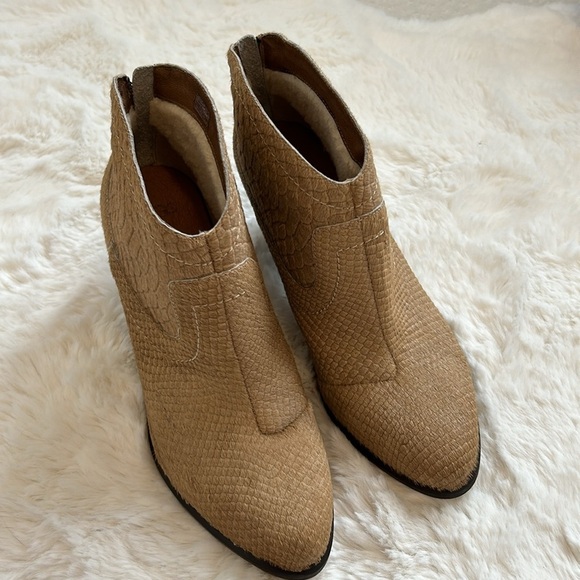 UGG Charlotte Snake Embossed Calf Hair Boots Moonbeam - Picture 3 of 11